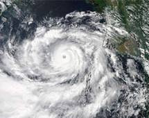 Спутник НАСА Suomi-NPP сфотографировали смертоносный циклон «Файлина»