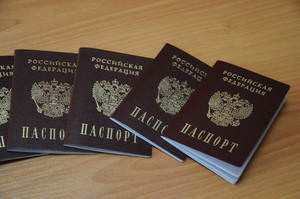 Через 3 года пластиковые паспорта будут получать в России даже младенцы