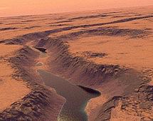Немецкие ученые доказали существование на Марсе озера из жидкой воды