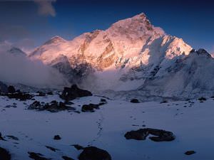 Во время восхождения на вершину Ама-Даблам в Гималаях скончались два российских альпиниста