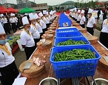 Самая большая порция острой свинины приготовлена в Китае