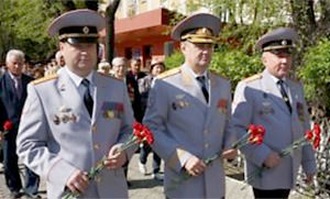 Полицейские Приамурья возложили цветы к Мемориалу погибшим в годы Великой Отечественной войны