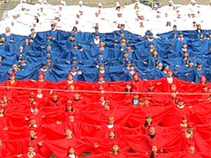 Хабаровчане изобразили триколор на День Победы