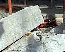 Двое школьников во Владивостоке погибли под обрушившейся бетонной плитой