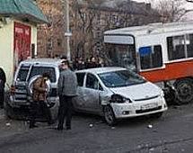 Во Владивостоке произошло ДТП с участием пассажирского автобуса, автомашины и гидроцикла