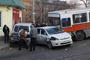 Во Владивостоке произошло ДТП с участием пассажирского автобуса, автомашины и гидроцикла