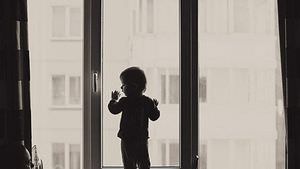 В Якутии малыш выпал из окна четвертого этажа